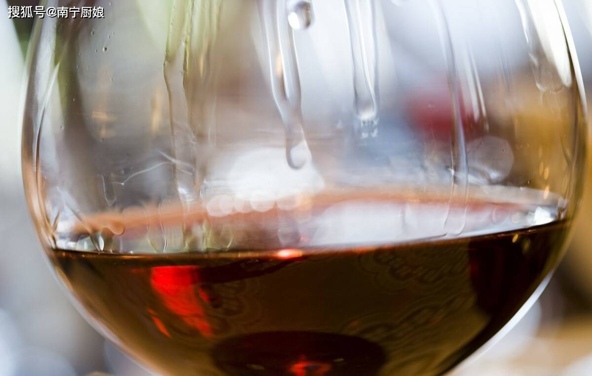 葡萄酒"挂杯"到底好不好?了解完这4个冷知识,感觉长知识了