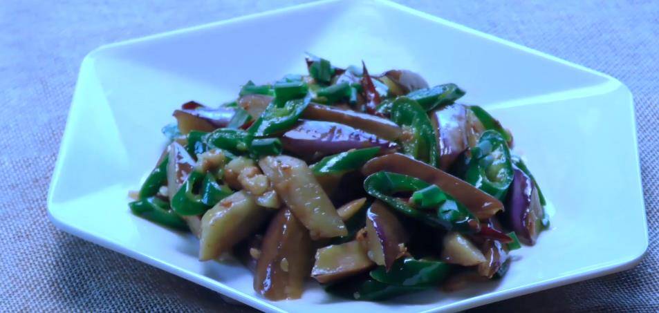 土豆茄子怎么炒好吃家常菜 812f505052d749b4806432675c229558.jpeg
