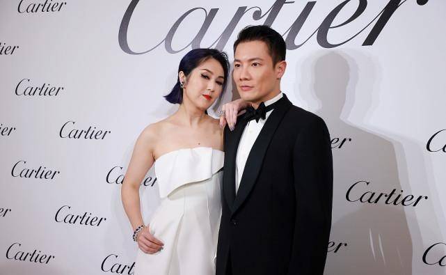 杨千嬅 Cartier：何超莲V领抢镜，与窦骁肤色成反差，杨千嬅夫妇也恩爱