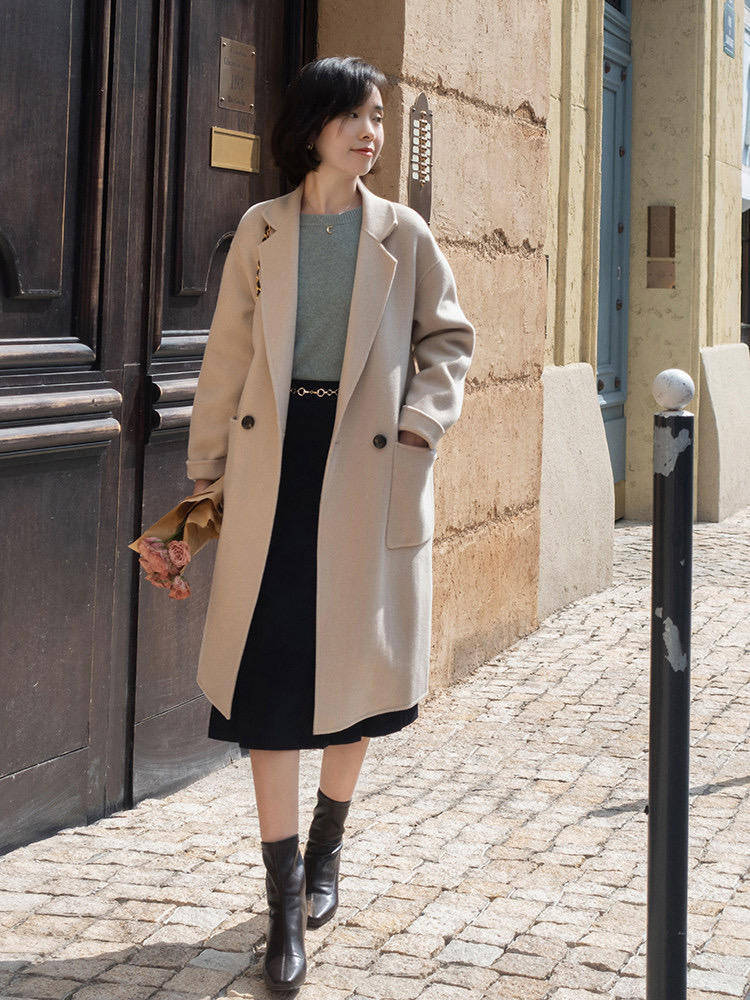 整体 这才是真正冬季穿搭指南,大衣搭配半身裙高级洋气,温柔又优雅