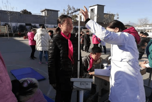 因为|父母都矮,女儿10岁162cm，儿科专家：做好4点青春期后还能长高3CM