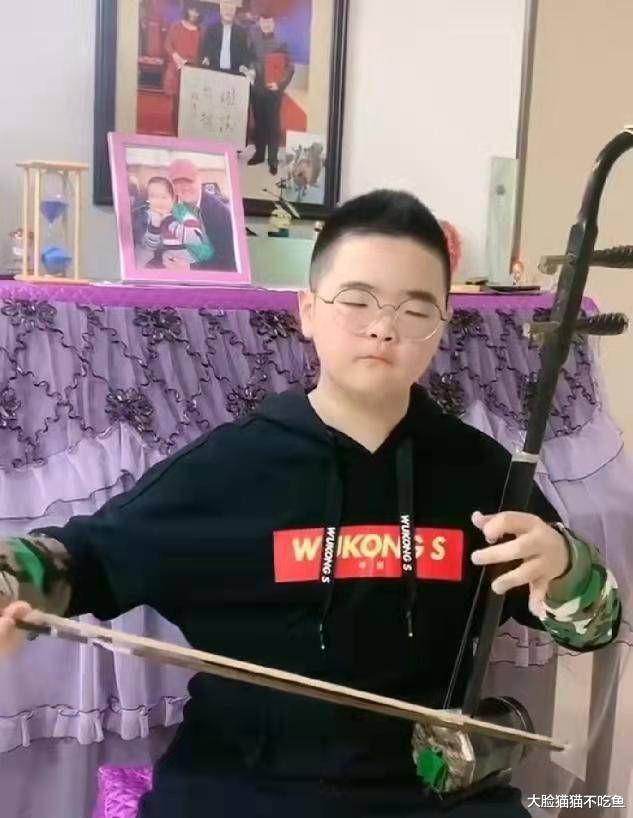 扮演者|《乡村爱情》中谢腾飞的扮演者曹桐睿晒自己13岁生日照 被网友戏称同比例长大