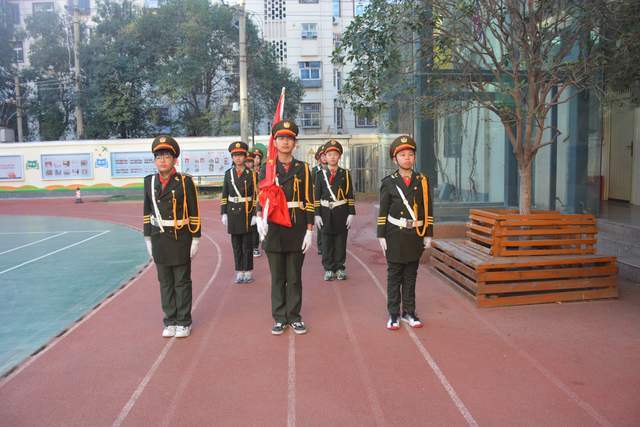 心存感恩，尊师孝亲-惠济区东风路小学主题升旗仪式特写