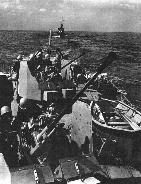 37mm舰炮图片
