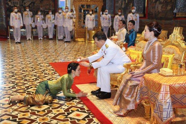 发型 泰王大公主罕见穿军装亮相！又美又飒比苏提达还霸气，贵妃也输了