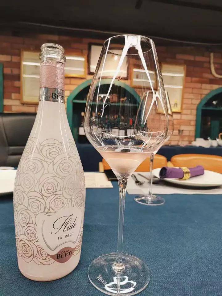 披萨|中喜酒业：披萨和葡萄酒会碰撞出怎样的火花?这样搭配才对味。