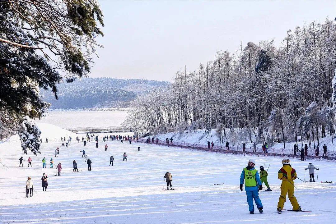 太原玉泉山冰雪节图片