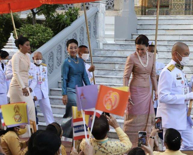 发型 泰王大公主罕见穿军装亮相！又美又飒比苏提达还霸气，贵妃也输了