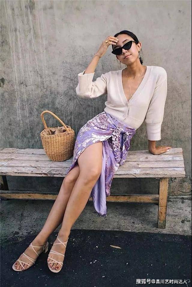 毛衣 毛衣已经过时了!瞧今年流行的这款“奶奶衫”,搭裙子裤子都很美