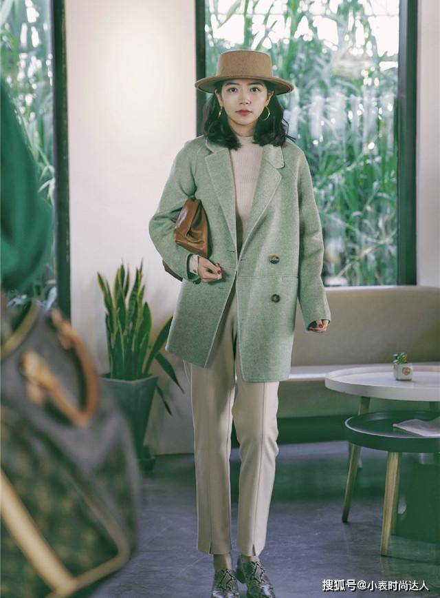 学三木 奔三的女人最好不要羽绒服配打底裤！学三木这样穿，回头率超高！