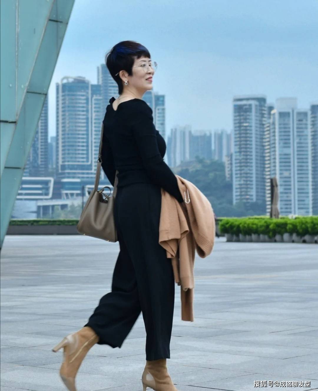 女士 这些才是60+女人最美的打扮，不扮嫩、不老气，自然真实又显气质