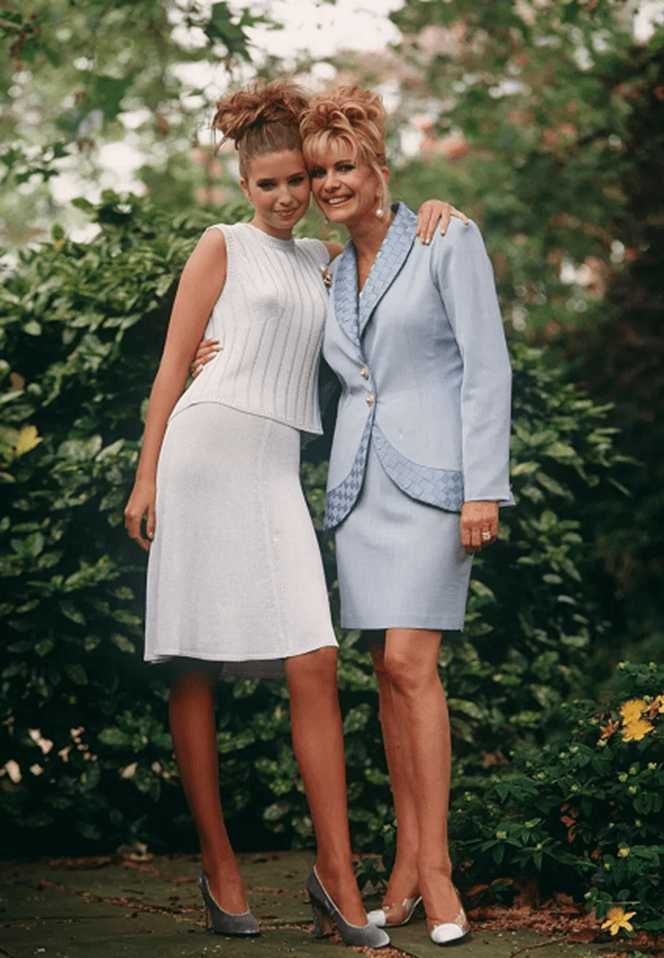 在分居2个月后,伊凡娜非常平静地和特朗普提出了离婚,俩人没有撕起来