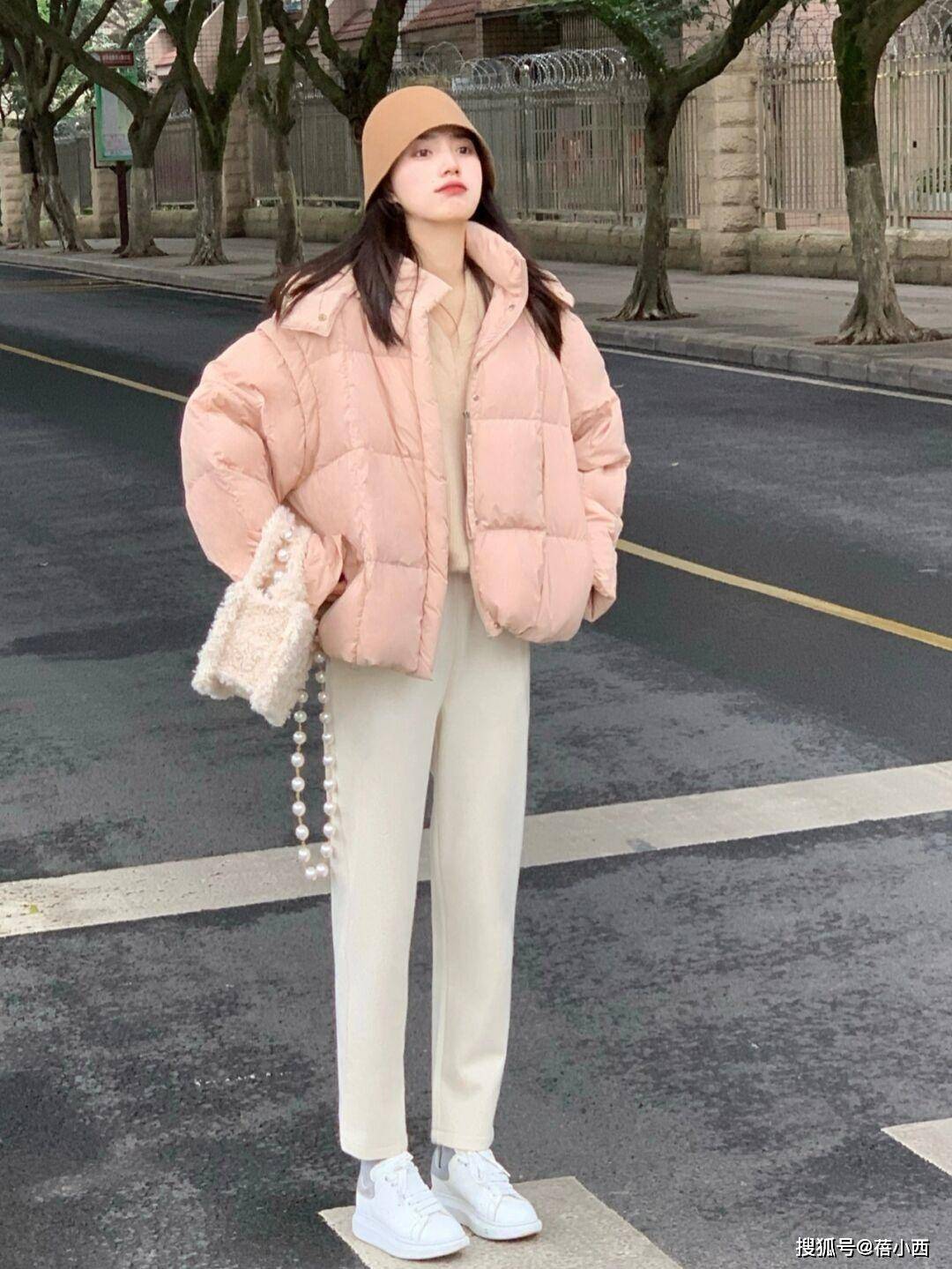 颜色 女人无论年纪多大,穿“羽绒服”都能时髦洋气,跟博主照穿就行