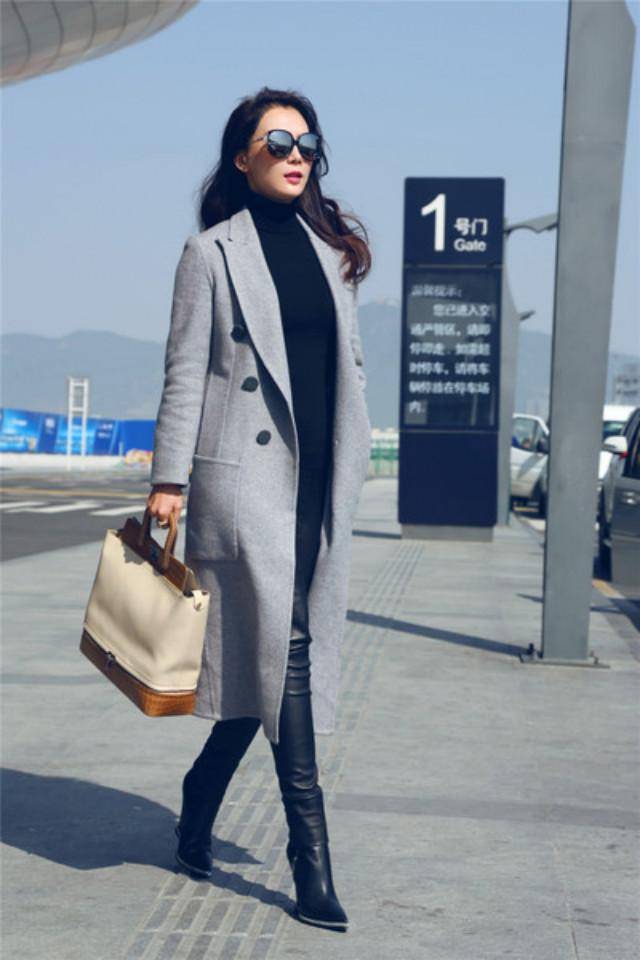 黑色 奔四的女人尽量不要打底裤配裙子!学陈数这样穿,美得优雅又气质