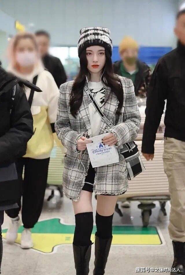 黑色 卫衣的时尚穿搭方法