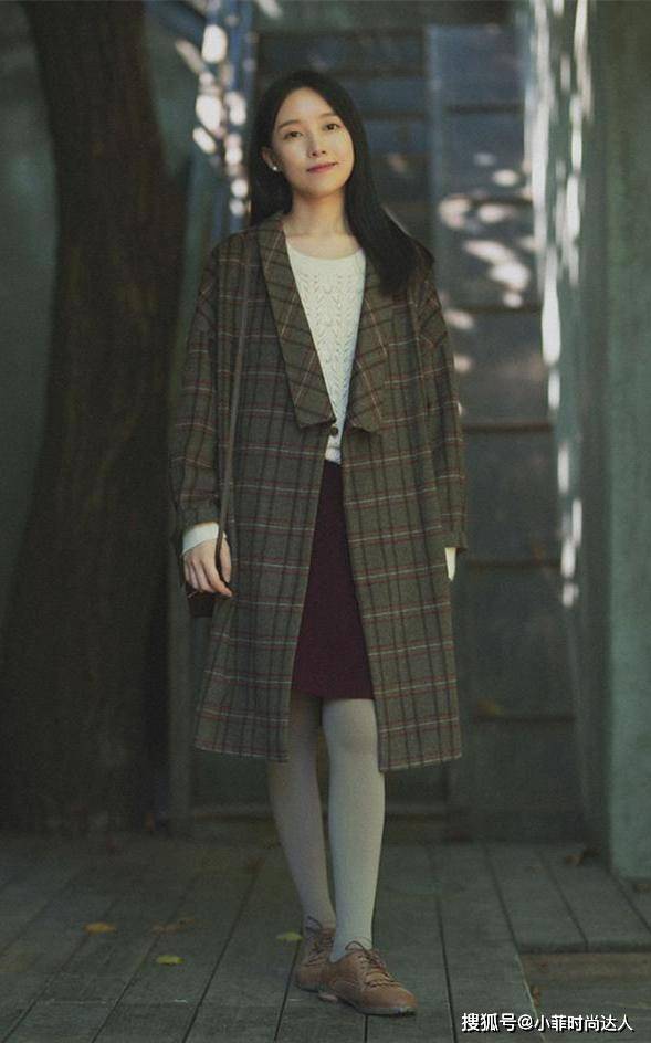 浅色 初冬穿什么才有气质感?大衣是个好选择,掌握这几点,穿出女神范