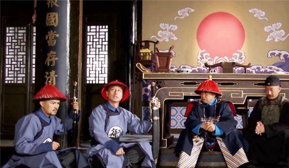 原创清代奇案:女子坟前烧纸钱,大风吹起裙子露马脚,县令慧眼捉凶手