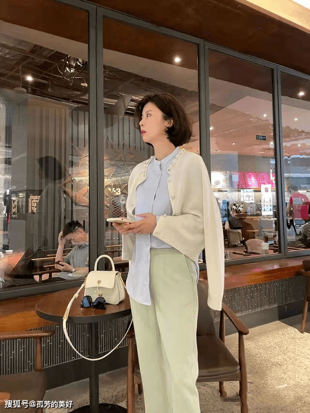 中长 这是我见过最高级的针织开衫穿搭，轻松打造好气质，适合40岁女人