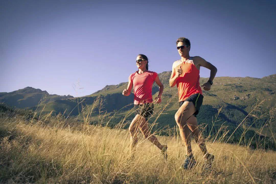 原创每天慢跑一小时真能减肥吗?英国一项测试推翻认知,上班族要注意