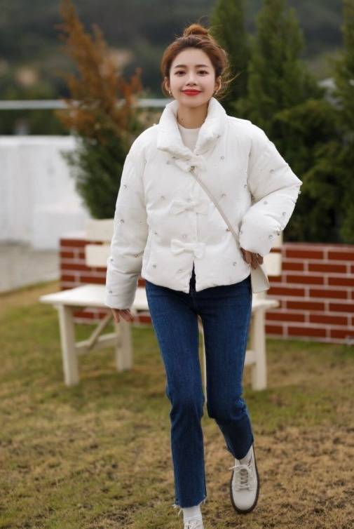 黑色 穿不厌的羽绒服,入冬选择这么穿不仅保暖舒适,还很减龄又时髦