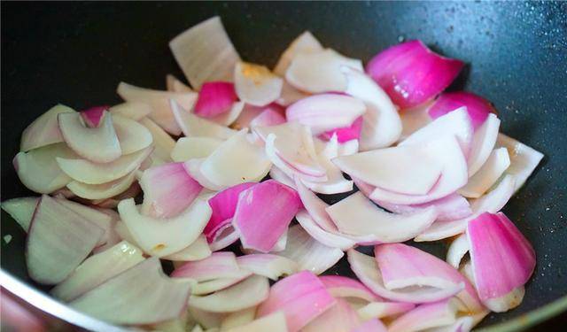 美食|早餐的煎牛扒，十分钟变身嫩滑炒牛柳，这食谱实用好吃，家人喜欢