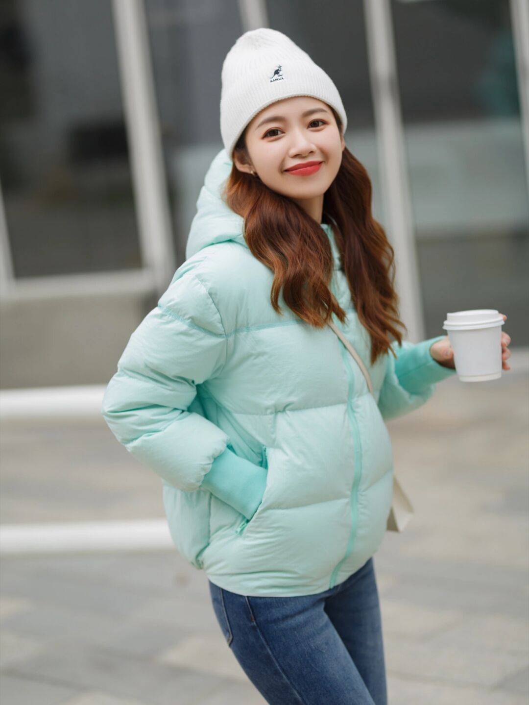 黑色 穿不厌的羽绒服，入冬选择这么穿不仅保暖舒适，还很减龄又时髦