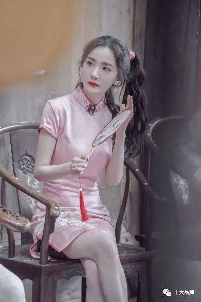 赵丽颖 女生永远可以相信旗袍 这些穿旗袍的女星?哪个最符合你的审美?