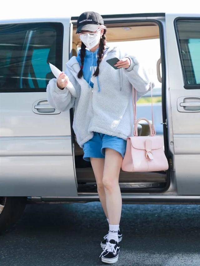 卫衣 穿着卫衣外套配短裤到底在过什么季节