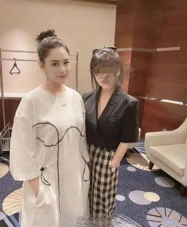 整体 38岁阿娇近照发福,颜值在线看着却老气,和结婚前比状态大变样