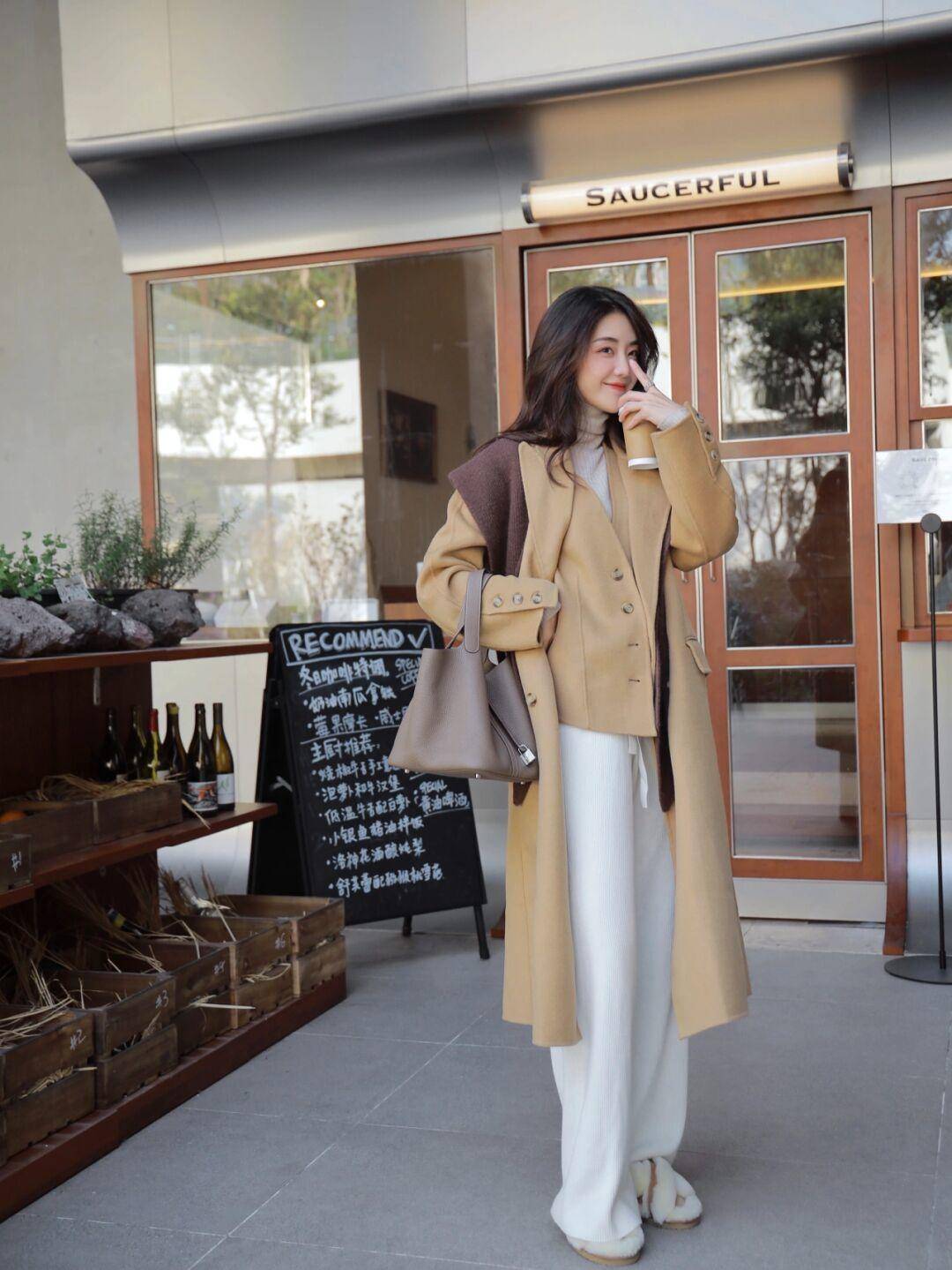 颜色 冬季搭配单品“买精不买多”，衣橱里要备“大衣”，舒适又时髦