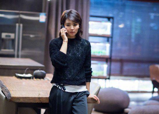 夏天 夏天也可以穿运动装，杨幂的搭配很甜美！