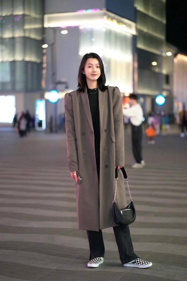 Hobo 搭配就非常的有法式复古气息了