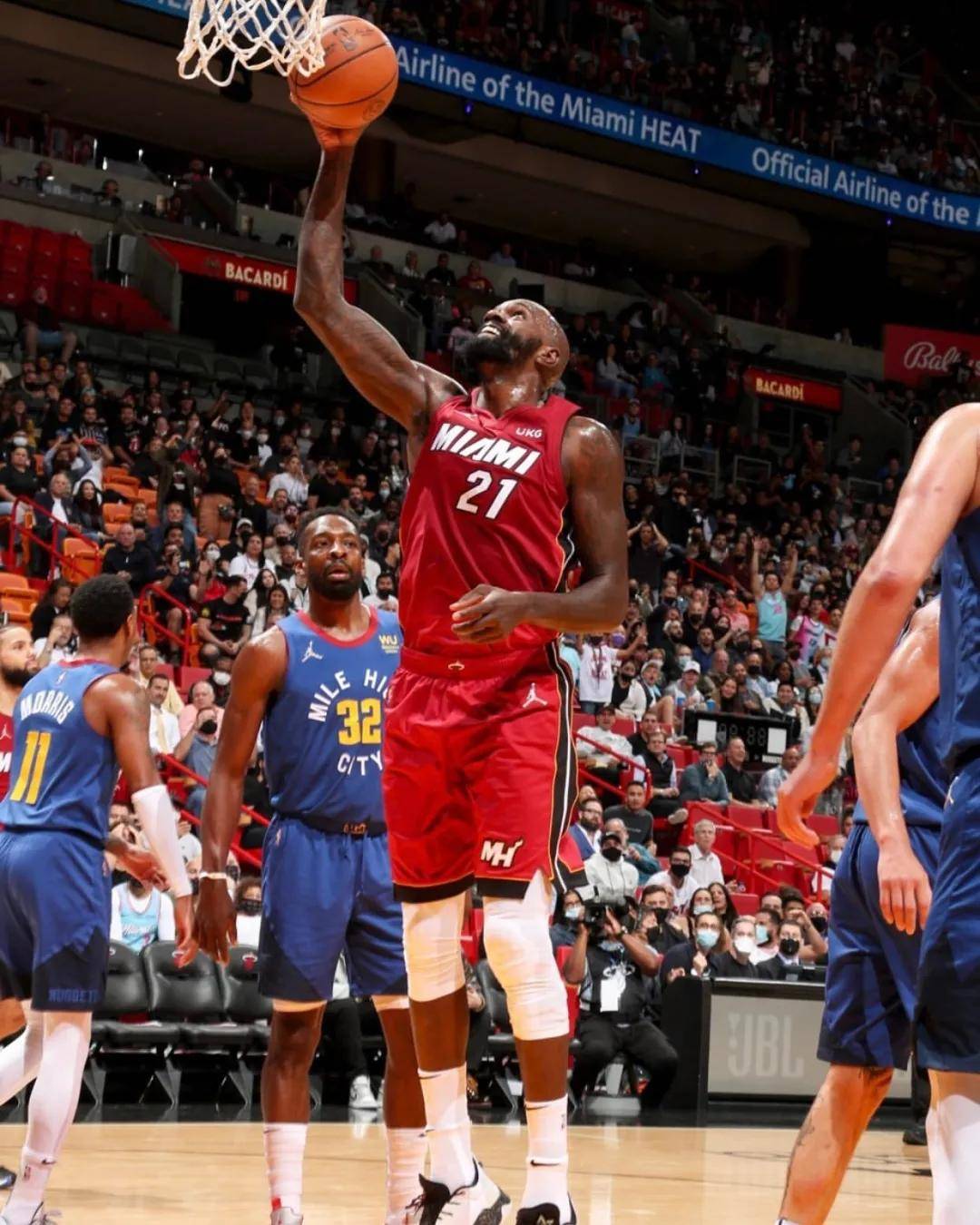 掘金|認(rèn)慫了？巴特勒和莫里斯不敢打！約基奇兩個(gè)哥哥都來了