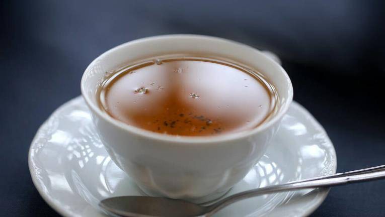 症状|“晨起”出现4个异常，多半是肝硬化前兆，一个不占，就偷着乐吧