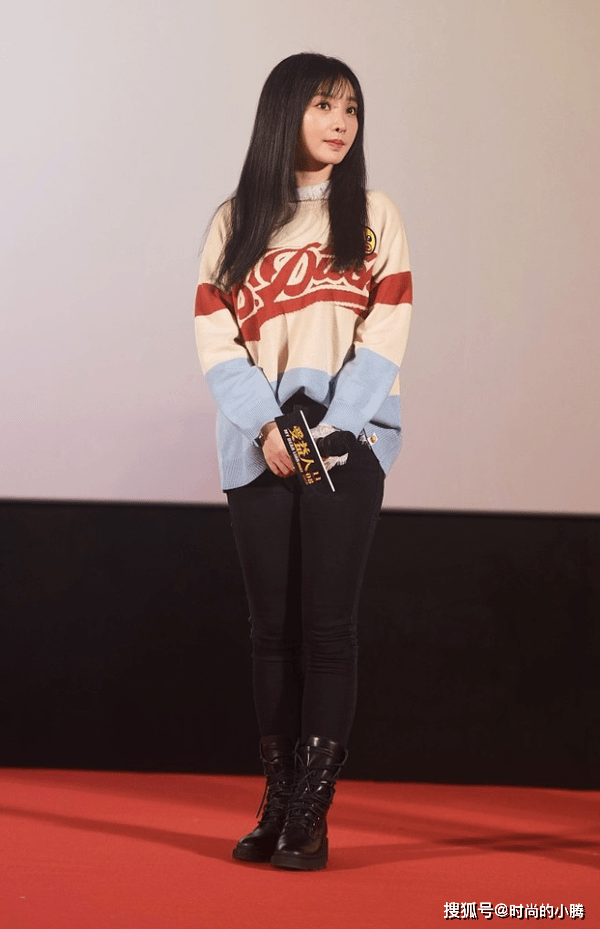 身材 柳岩嫩回18岁，空气刘海配短发显脸小还清爽，随便穿衣都有魅力