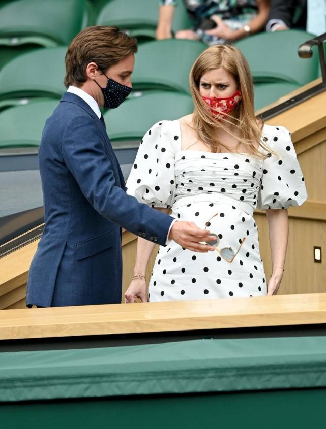 短裙 英国碧翠丝公主实惨!老公前妻带5岁儿子迪拜度假,穿短裙秀长腿