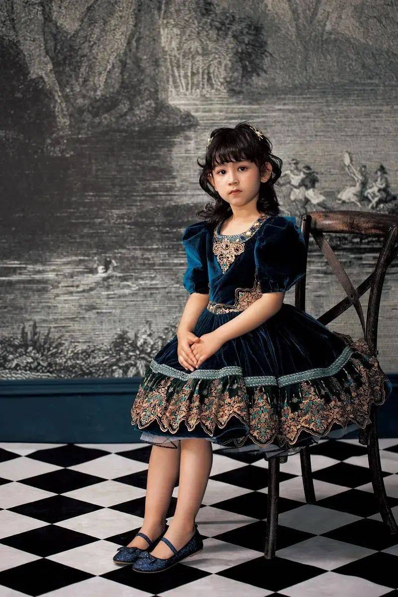 bunny nanabunny nana用华丽的纱缎,蕾丝等面料作为素材,为小公主定制