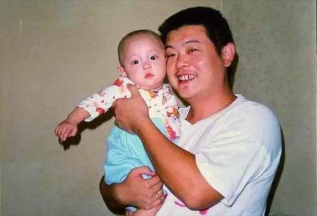 "好人"傅彪去世16年,葛优帮他养儿子,妻子为照顾公婆不想改嫁