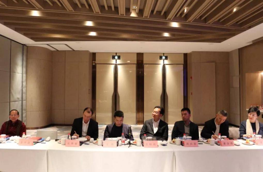 董事长郭加迪带领乡亲海外致富,在莆田打造了郭氏鞋业,再到上海打造