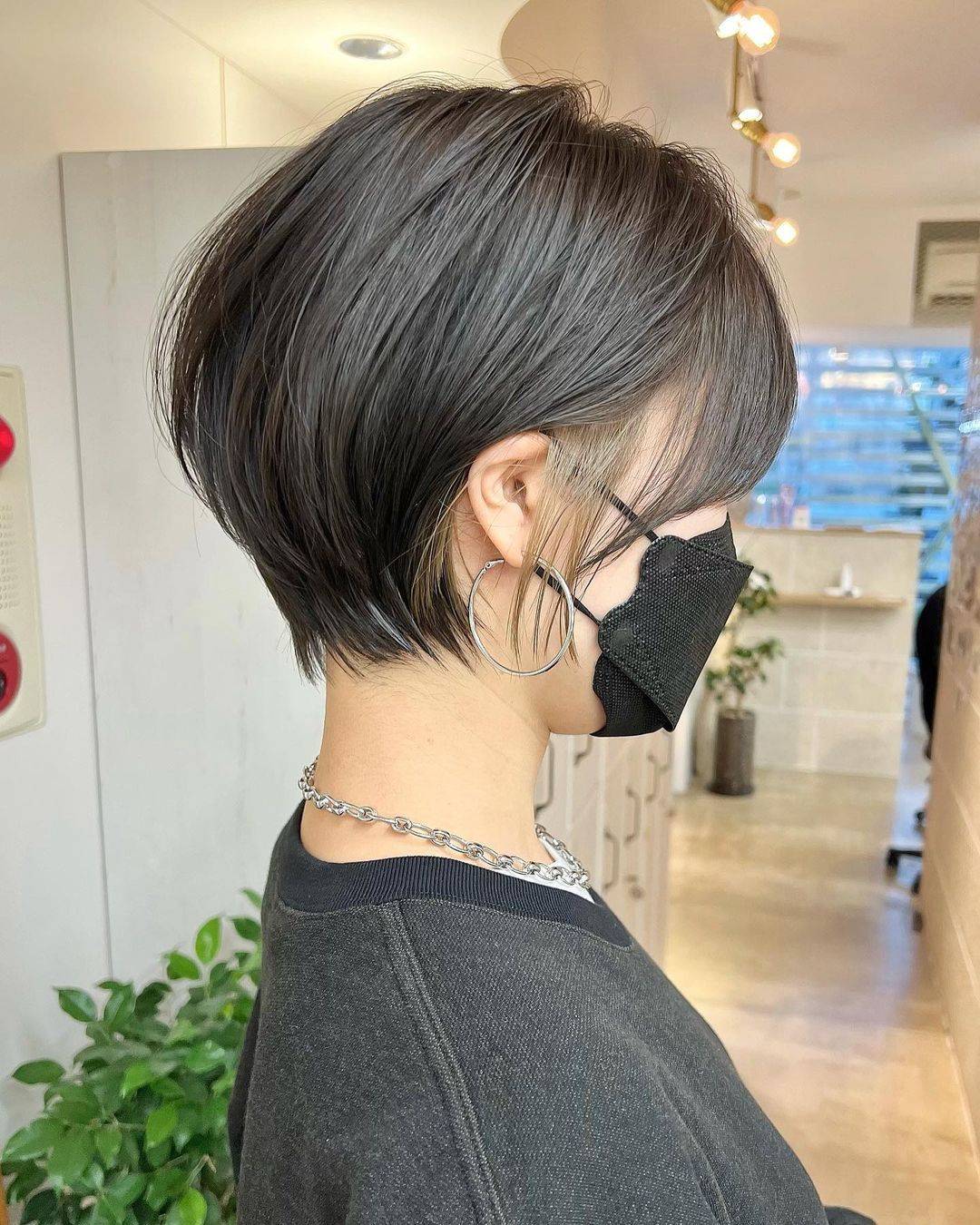 发型女人40岁左右，发型这样剪，利落时尚真显年轻