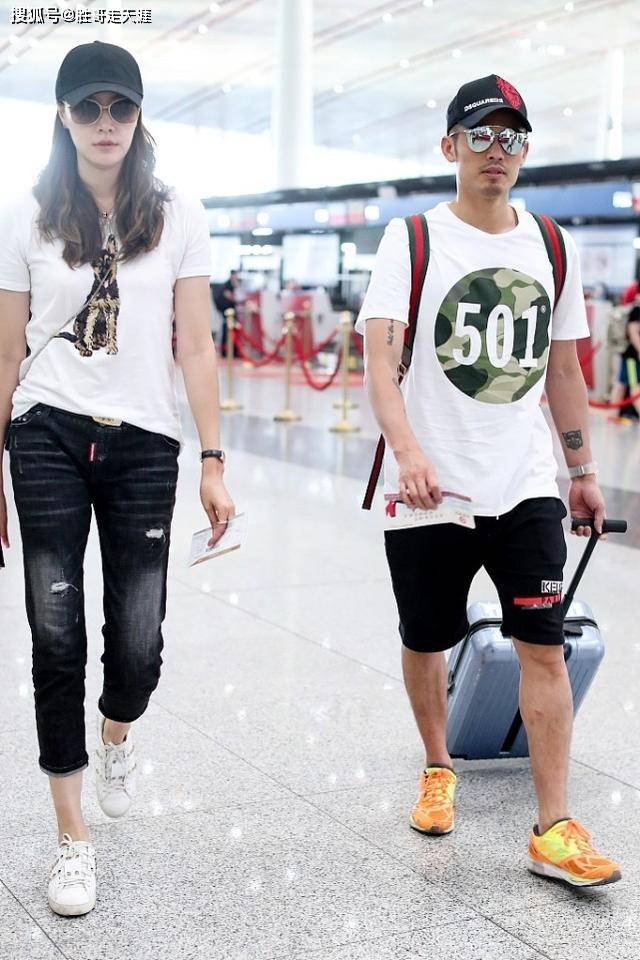 林丹挺 不打球的林丹挺有总裁范儿，谢杏芳裙装相配，姐弟恋的感觉挺浓