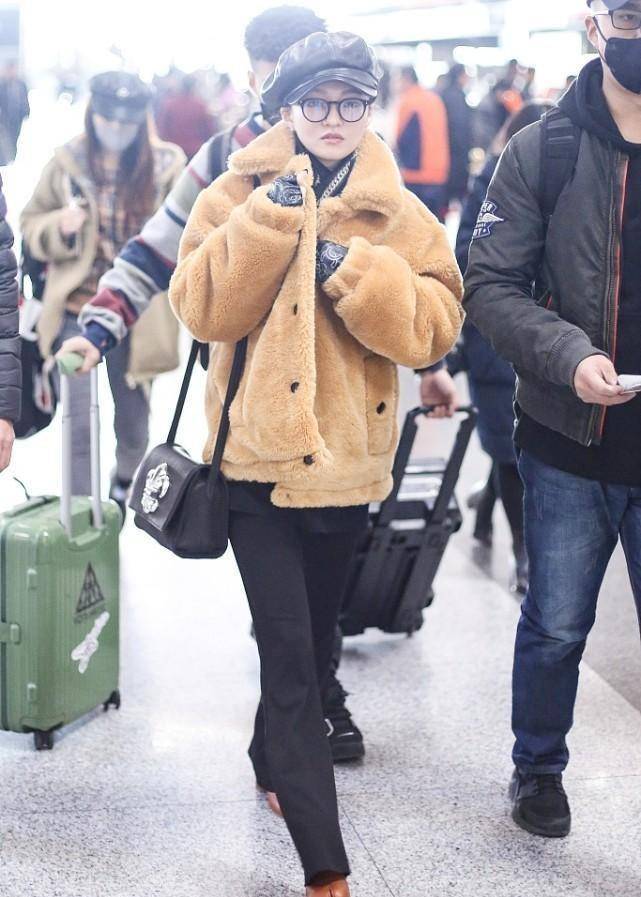 服装 冬天过了一半才发现,夹克还是这么选才好看,张韶涵的造型挺美的