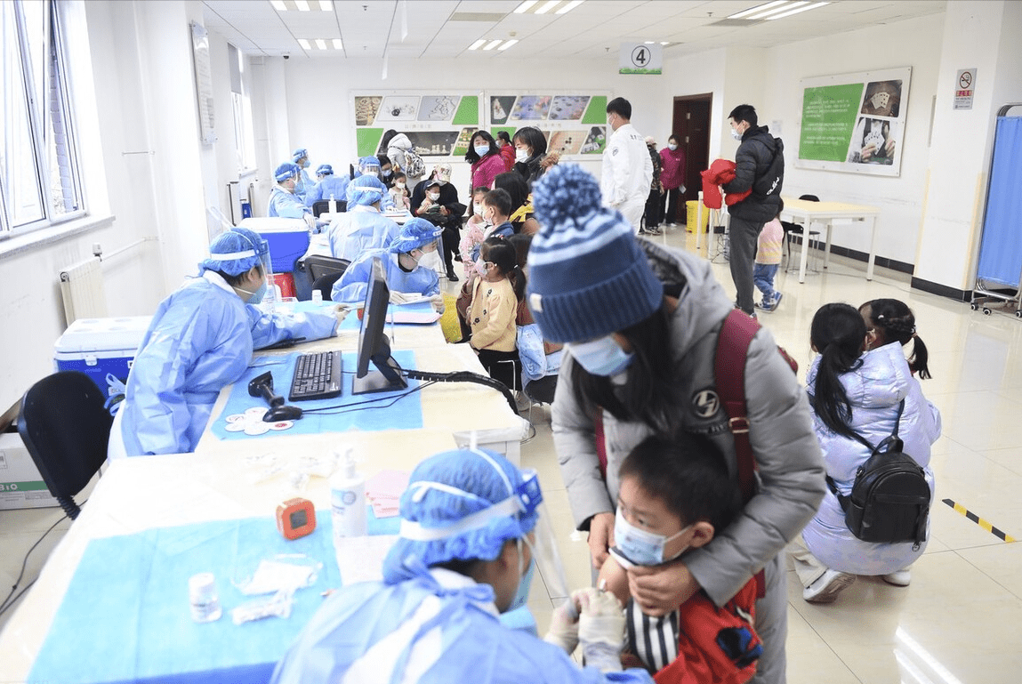 病毒|变异毒株奥密克戎来势汹汹，疫苗加强针还有用吗？专家说出实情