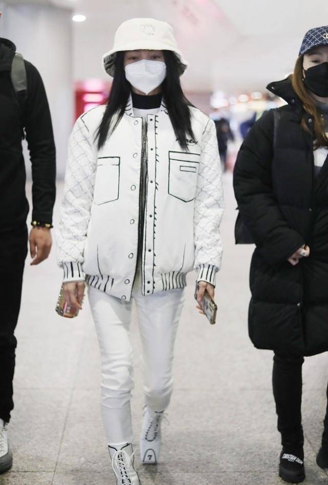 服装 冬天过了一半才发现，夹克还是这么选才好看，张韶涵的造型挺美的