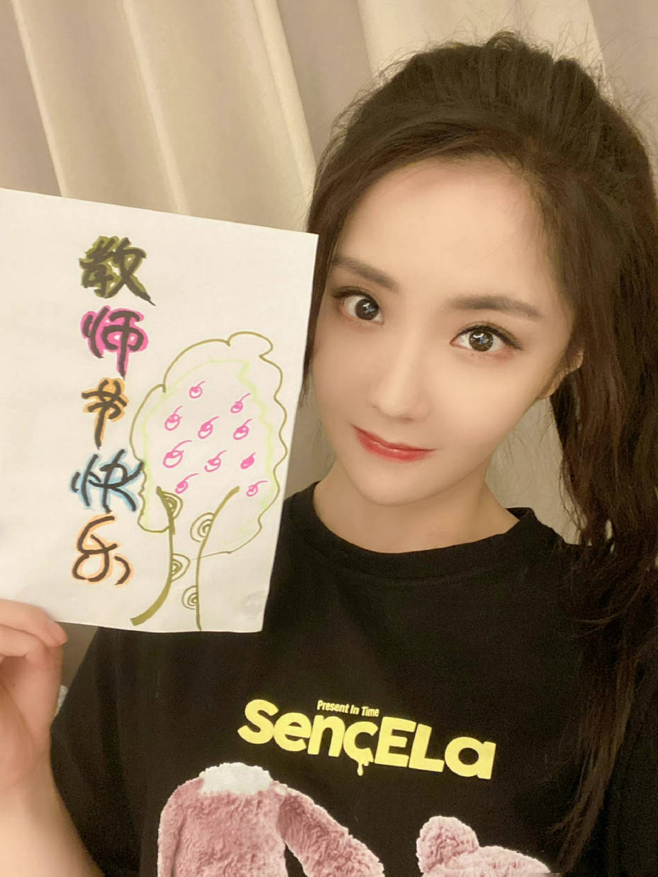 如何给女生送祝福 fe6fbf4add9e467ea41a676251cd7814.jpeg