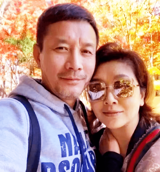 中年爱情自有风景 江珊离婚18年 接受田小洁的爱拐了几道弯 靳东 女儿 曾萍 全网搜