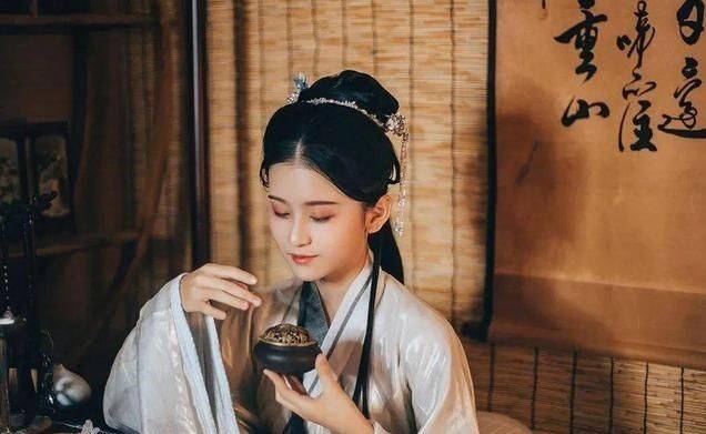 女命八字杀露官藏婚姻 女命杀露官藏婚姻幸福