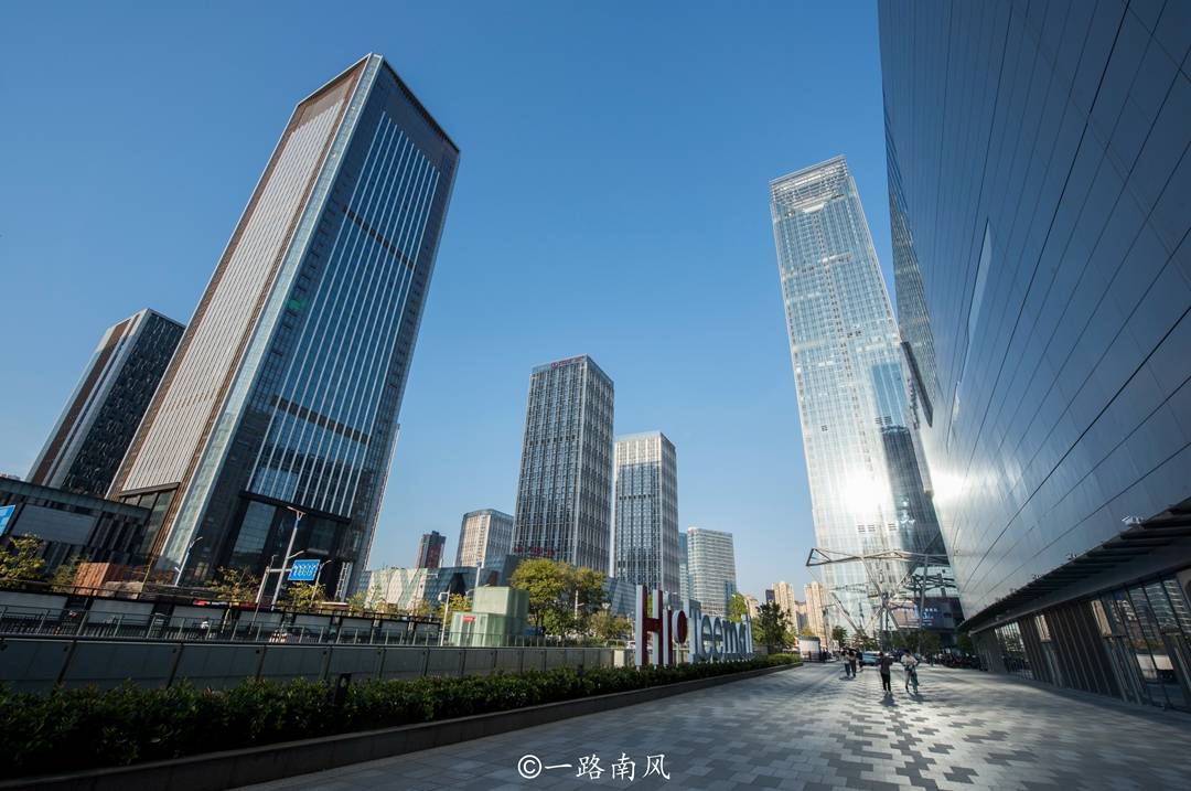 广州又一个现代化CBD，被誉为“番禺版珠江新城”，目前游客很少