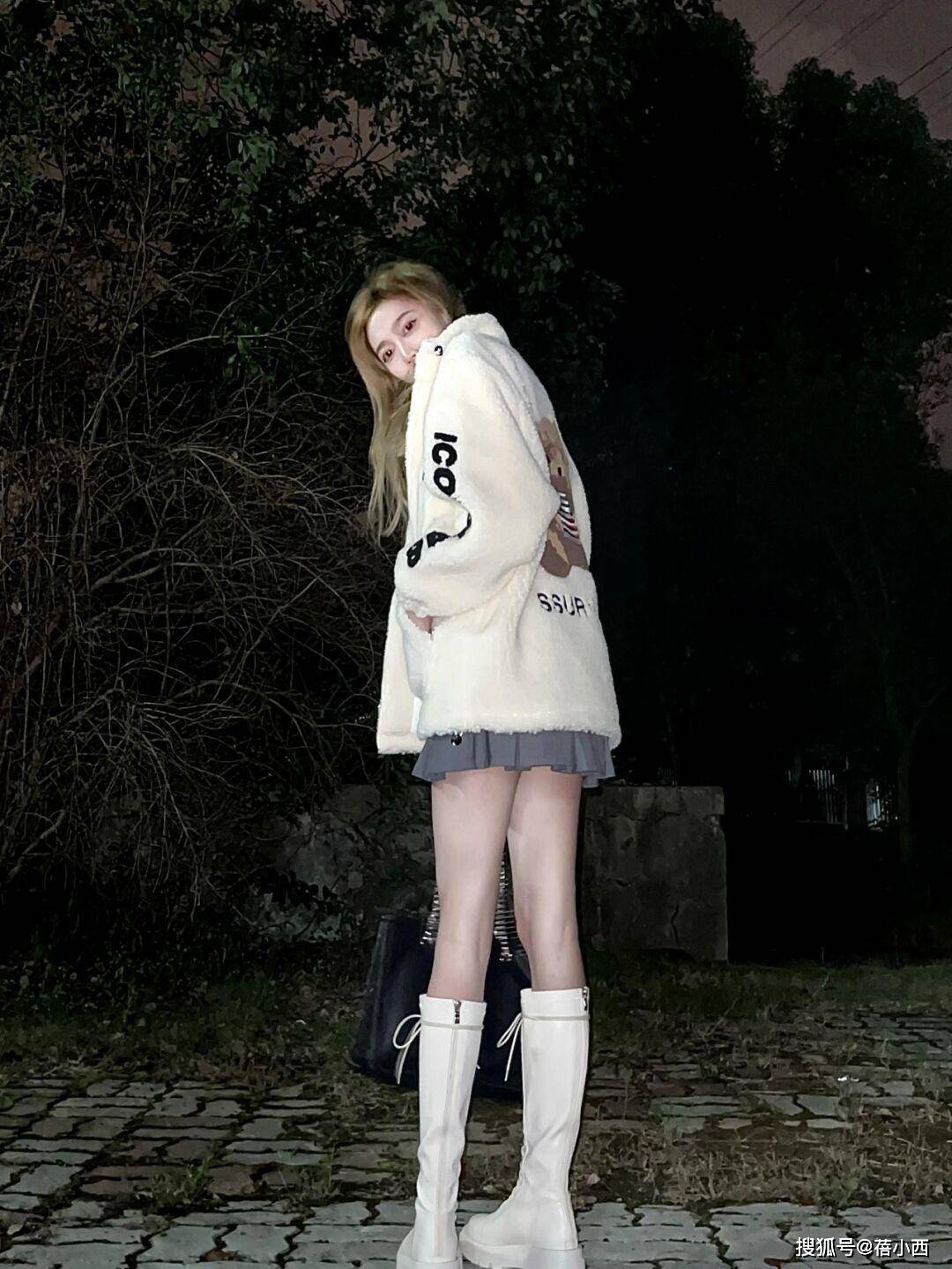 get 今冬get一件“白色羊羔绒外套”,软软糯糯拿捏温柔感,让人心动