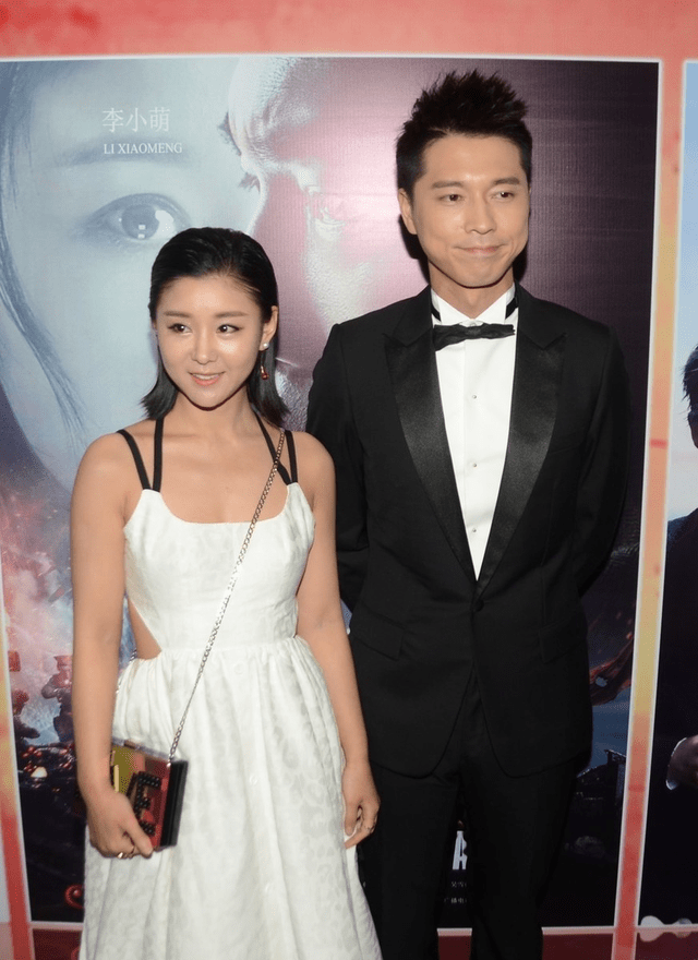 李小萌 李小萌身材真丰满！身穿白色吊带连衣裙性感高级，美得太出众